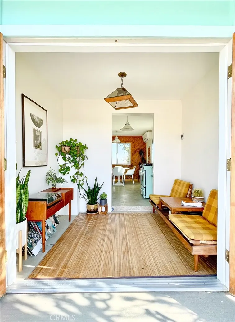 2432 Hilltop Joshua Tree, CA 92252