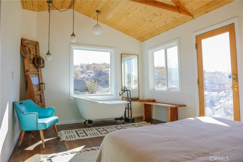 2432 Hilltop Joshua Tree, CA 92252