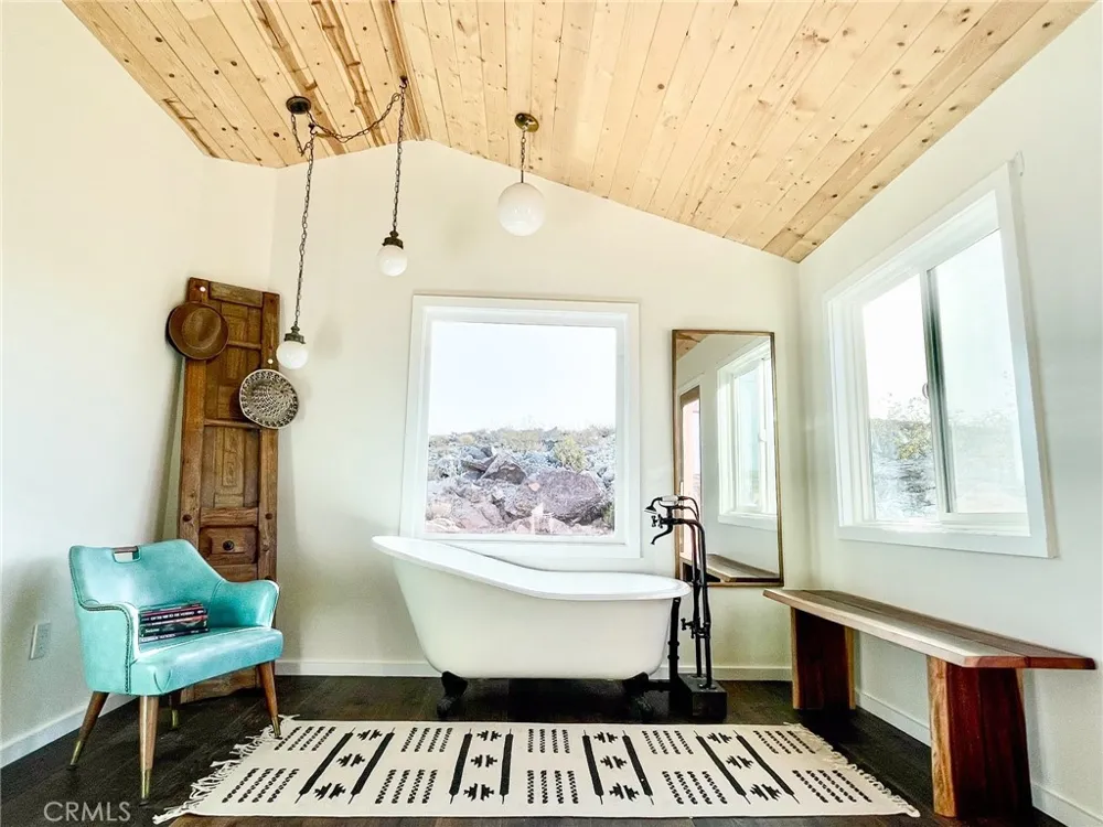 2432 Hilltop Joshua Tree, CA 92252