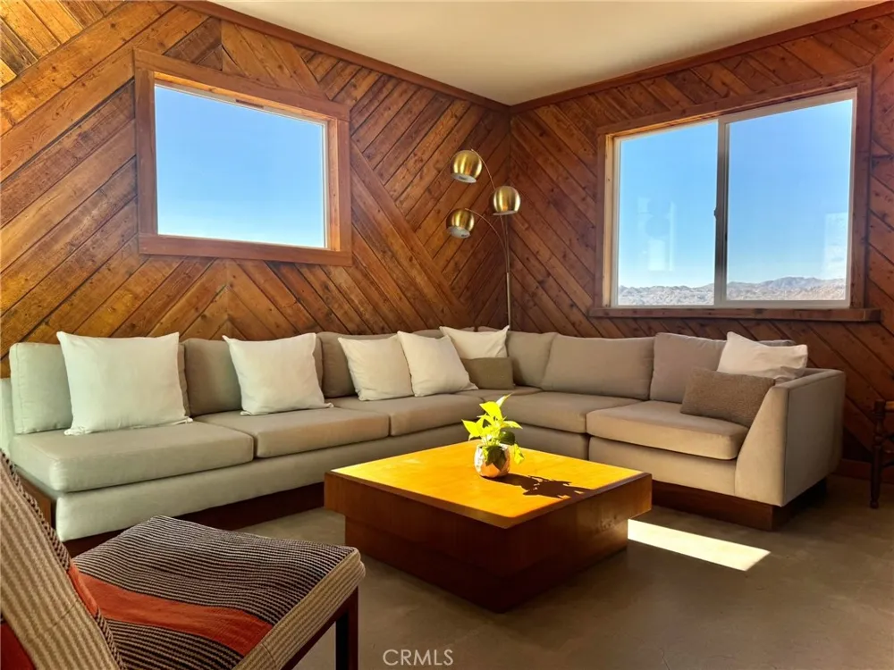 2432 Hilltop Joshua Tree, CA 92252