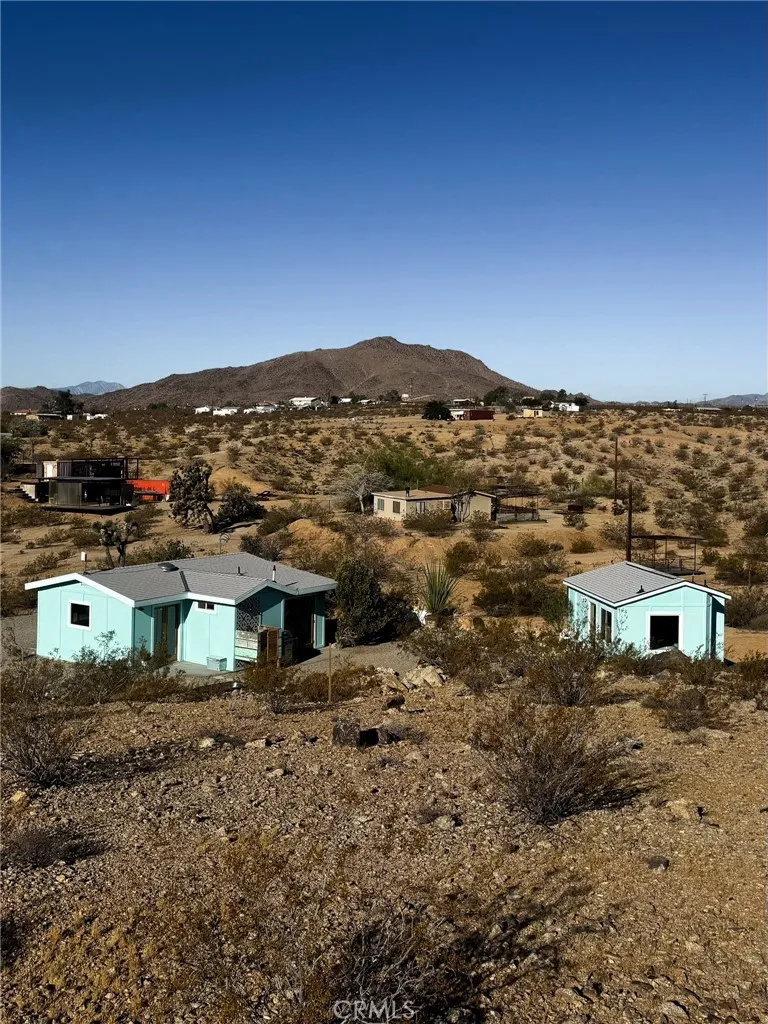 2432 Hilltop Joshua Tree, CA 92252