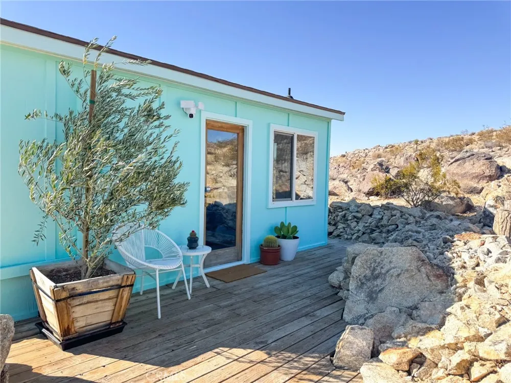 2432 Hilltop Joshua Tree, CA 92252