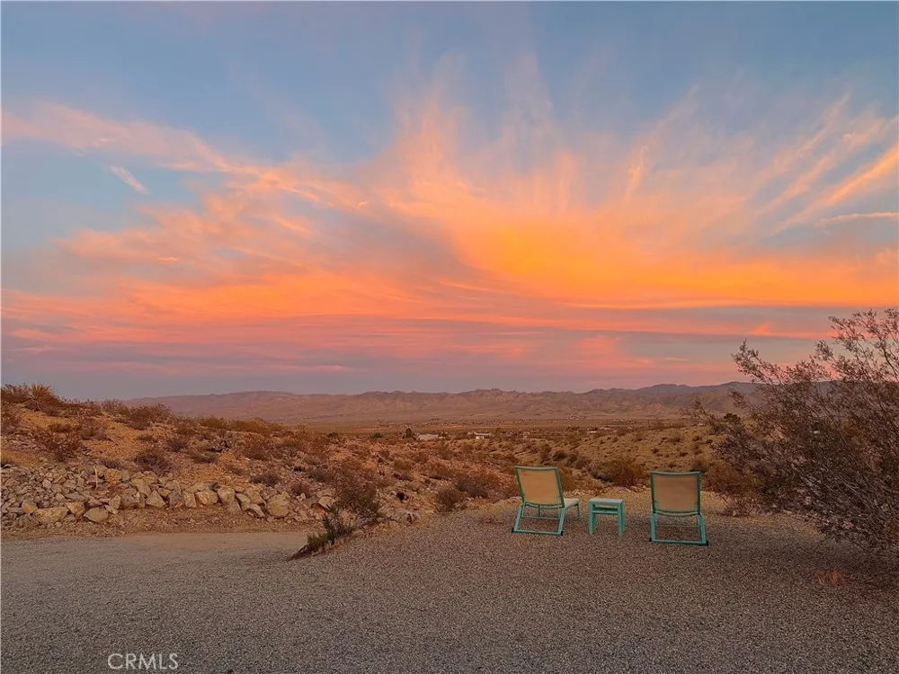 2432 Hilltop Joshua Tree, CA 92252