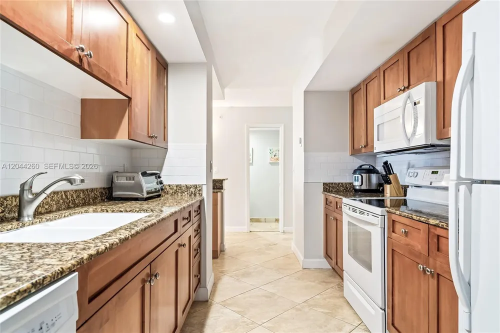 6917 Collins Ave #1012 Miami Beach, FL 33141