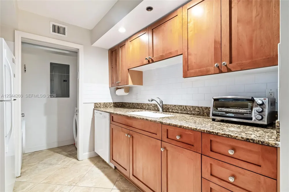 6917 Collins Ave #1012 Miami Beach, FL 33141