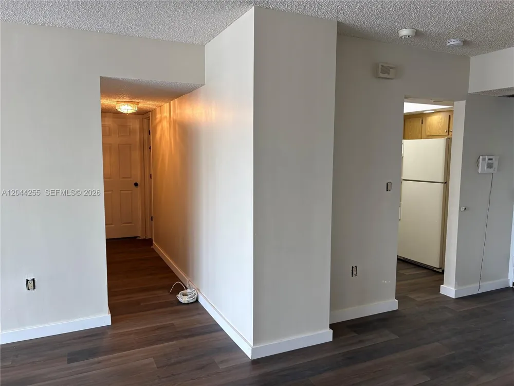 3701 Country Club Dr #207 Aventura, FL 33180