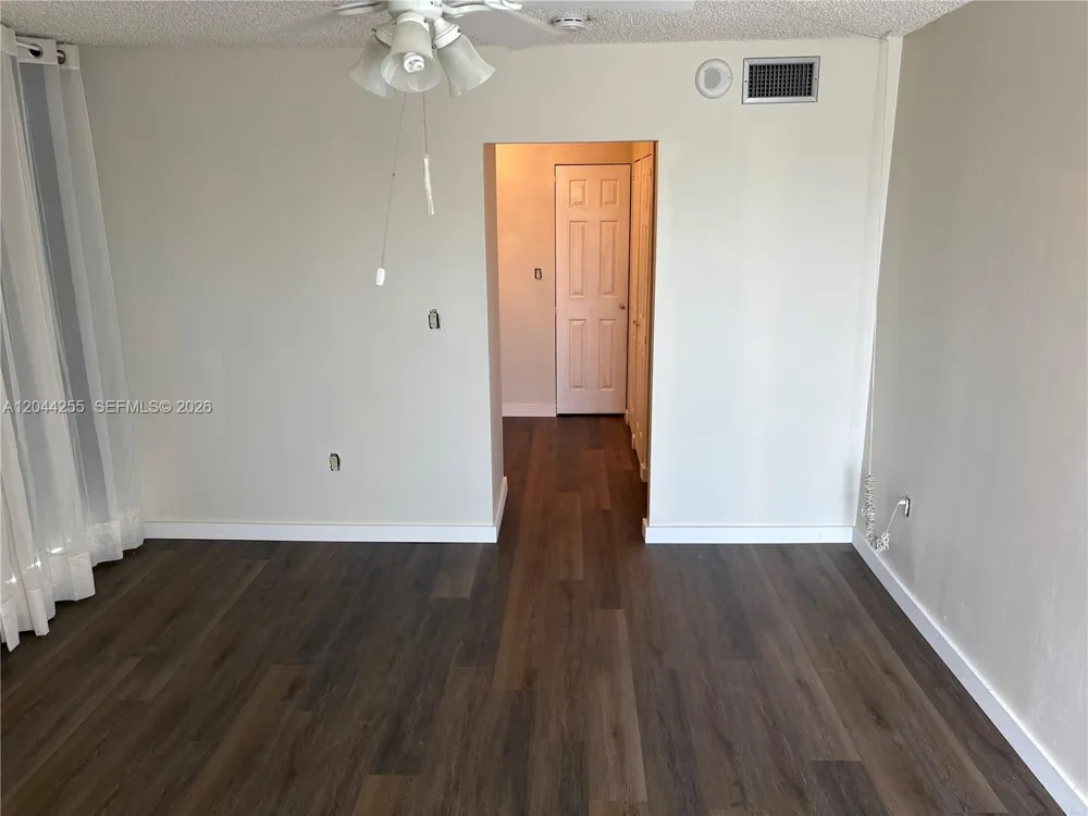 3701 Country Club Dr #207 Aventura, FL 33180