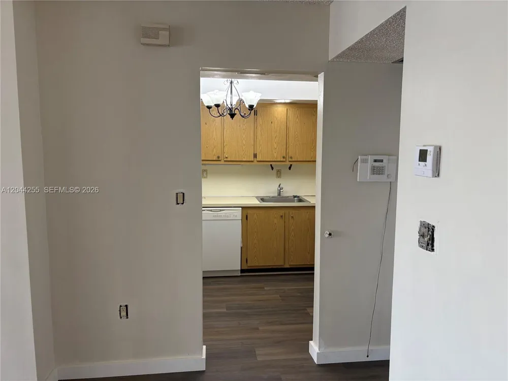 3701 Country Club Dr #207 Aventura, FL 33180