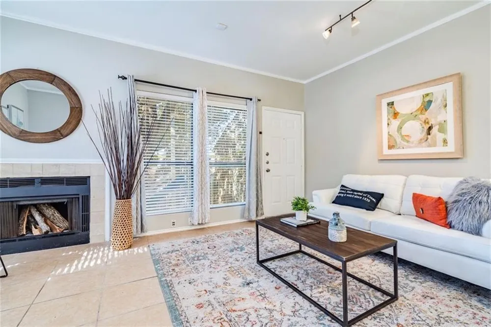802 S 1st Street #206 Austin, TX 78704