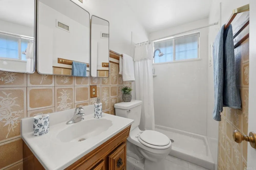 2121 E 4Th Street National City, CA 91950
