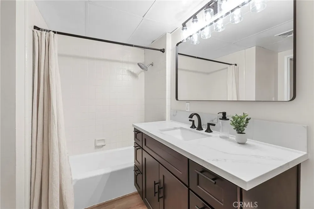 1323 Spurgeon #2 Santa Ana, CA 92701