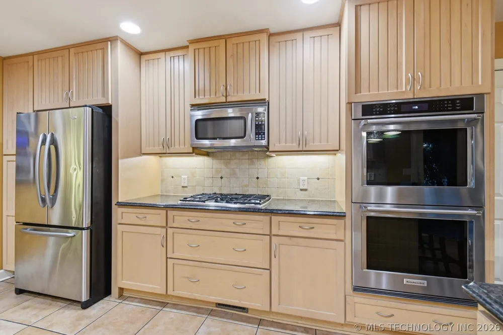 209 Walnut Circle Grove, OK 74344