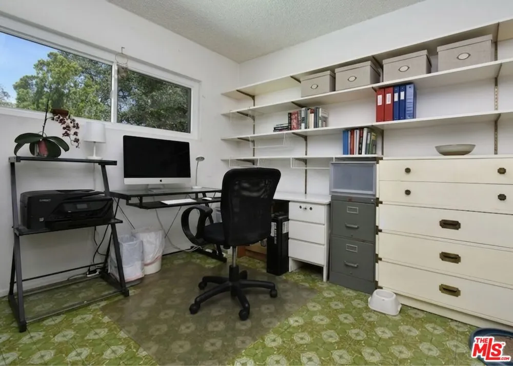 11944 Briarvale Lane Studio City, CA 91604