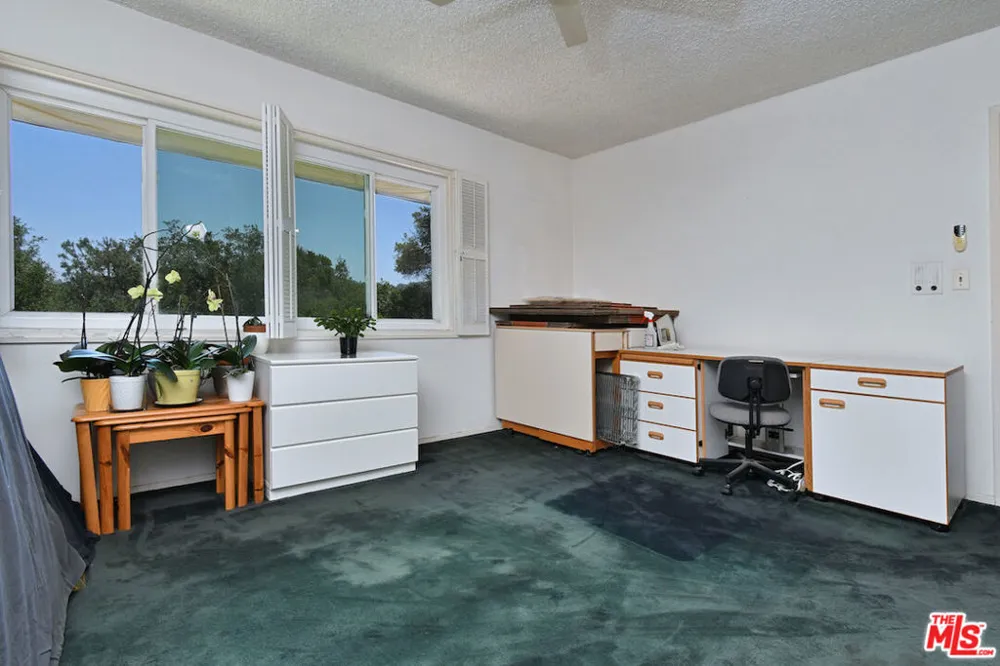 11944 Briarvale Lane Studio City, CA 91604
