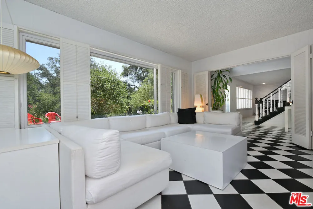 11944 Briarvale Lane Studio City, CA 91604