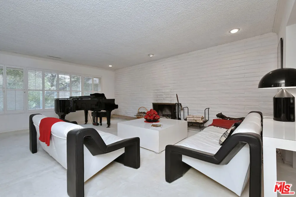 11944 Briarvale Lane Studio City, CA 91604