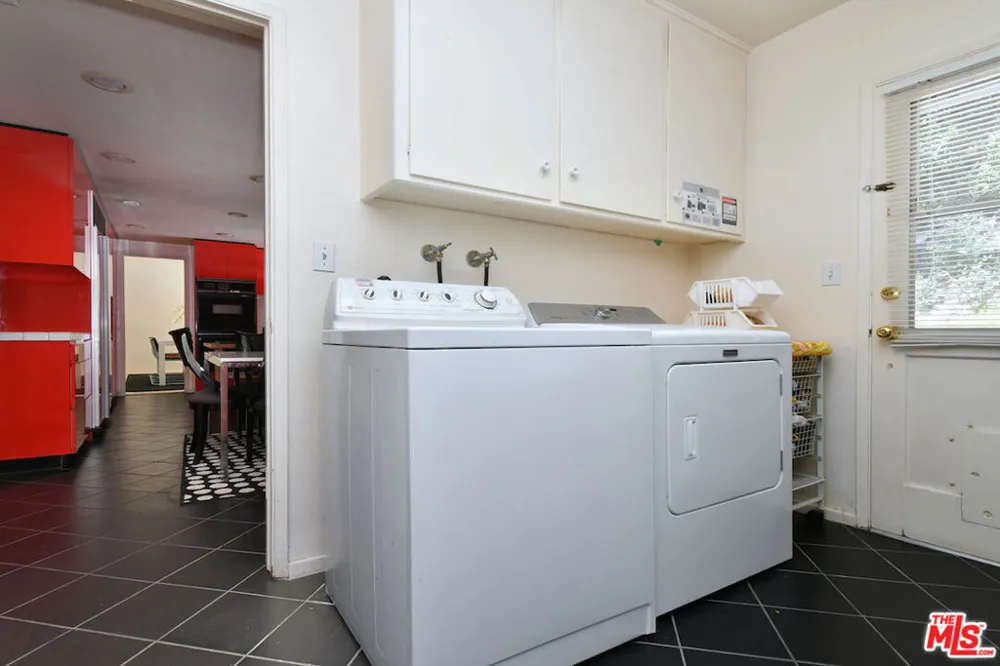 11944 Briarvale Lane Studio City, CA 91604