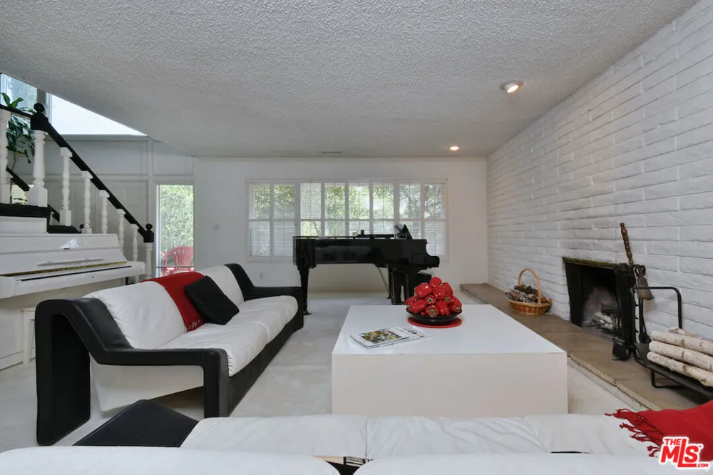 11944 Briarvale Lane Studio City, CA 91604
