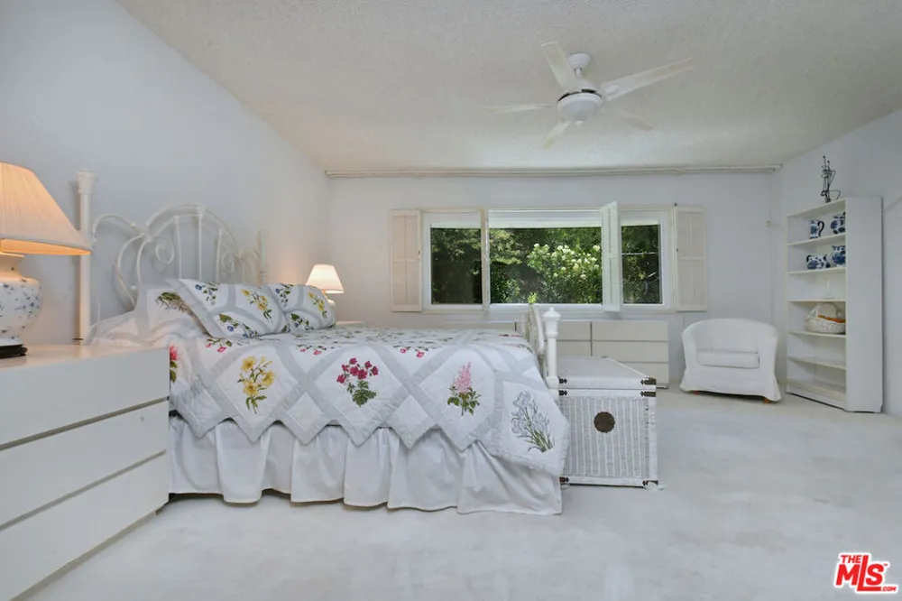 11944 Briarvale Lane Studio City, CA 91604