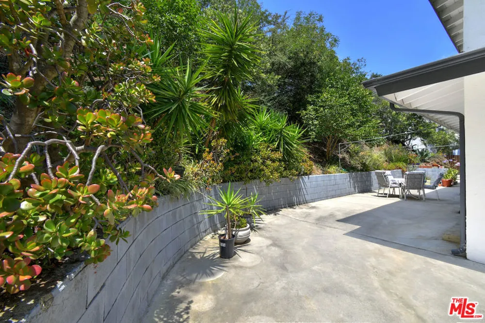 11944 Briarvale Lane Studio City, CA 91604
