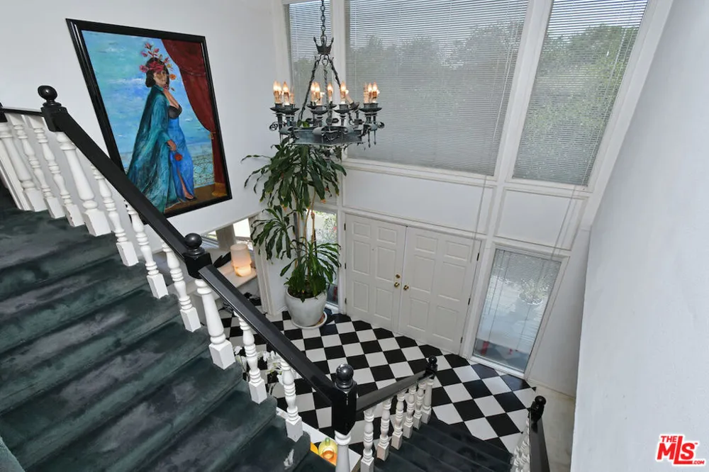 11944 Briarvale Lane Studio City, CA 91604
