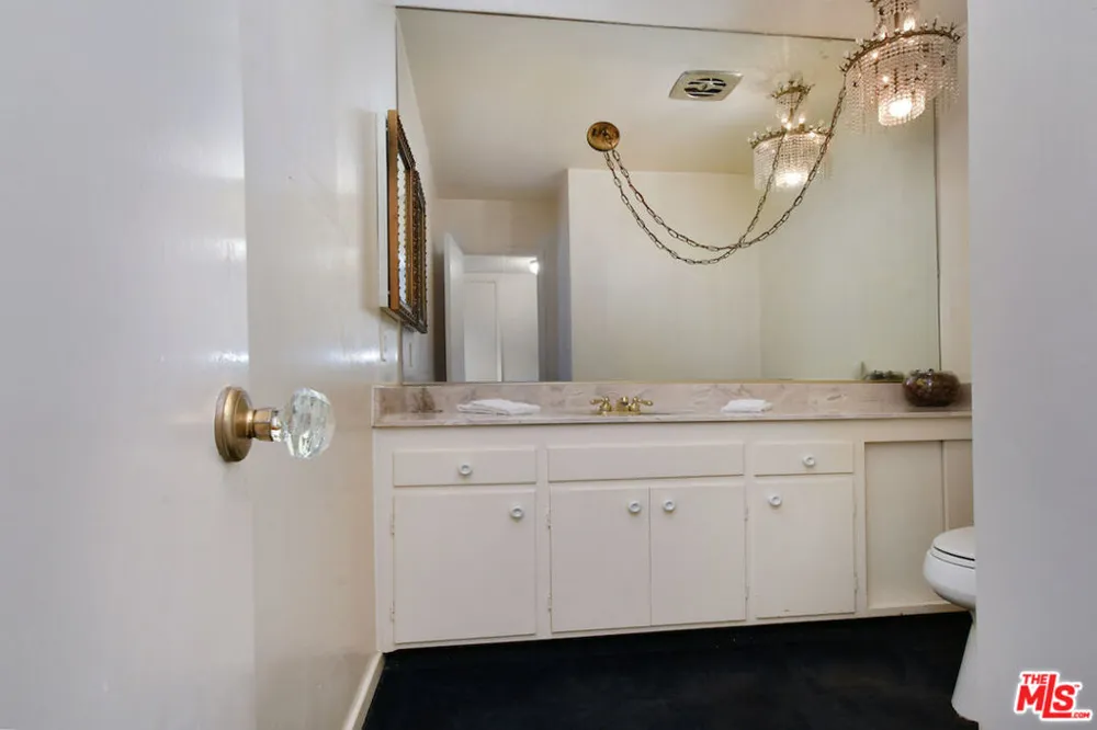 11944 Briarvale Lane Studio City, CA 91604