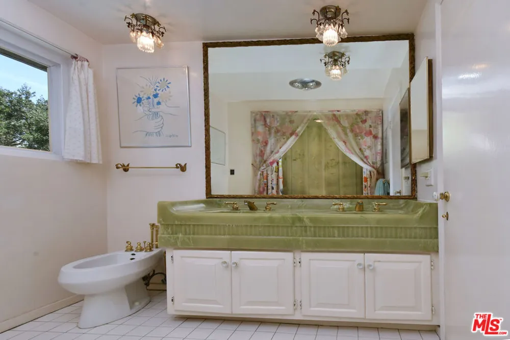11944 Briarvale Lane Studio City, CA 91604