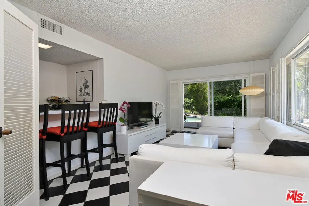 11944 Briarvale Lane Studio City, CA 91604