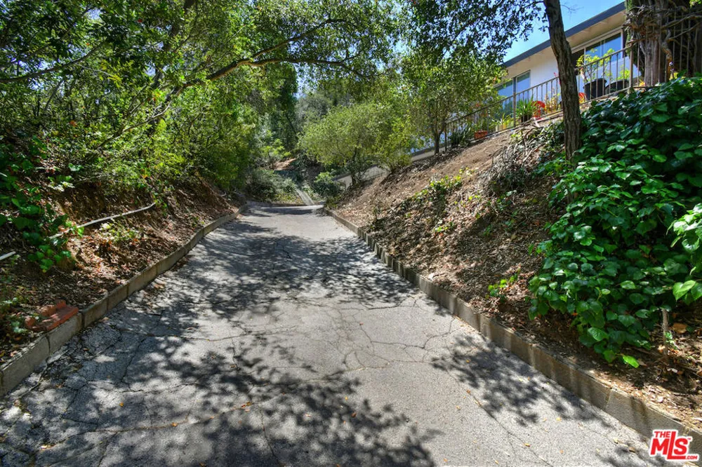 11944 Briarvale Lane Studio City, CA 91604