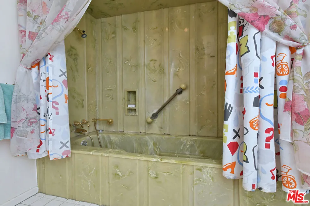 11944 Briarvale Lane Studio City, CA 91604
