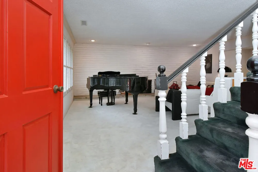 11944 Briarvale Lane Studio City, CA 91604