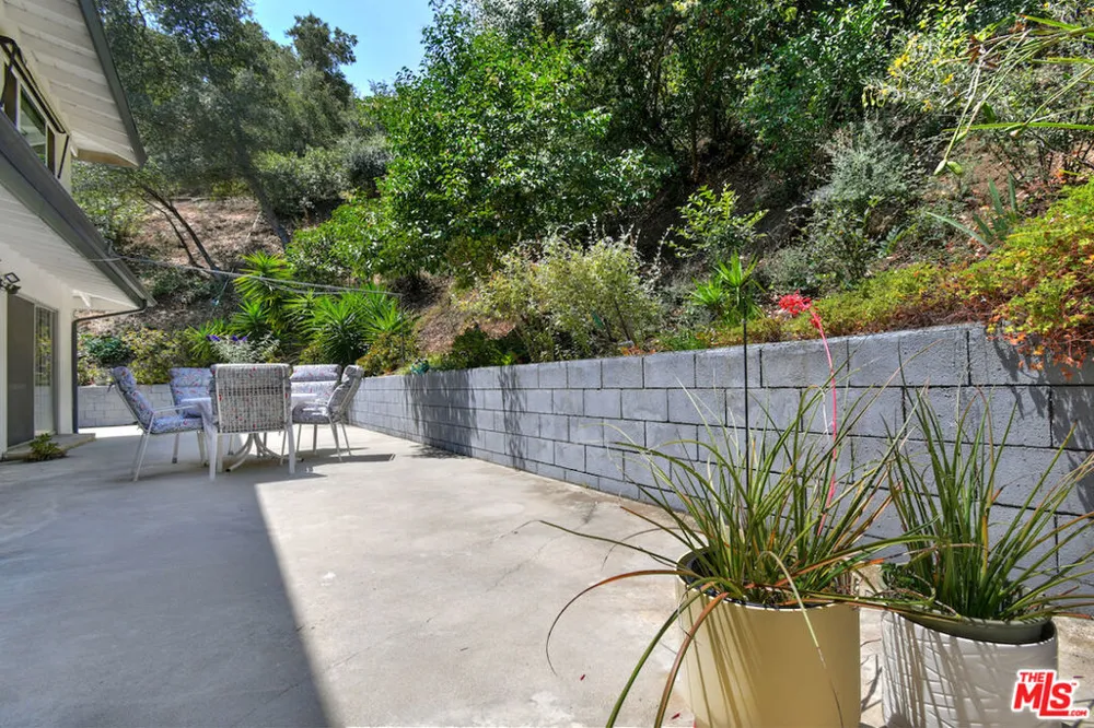 11944 Briarvale Lane Studio City, CA 91604