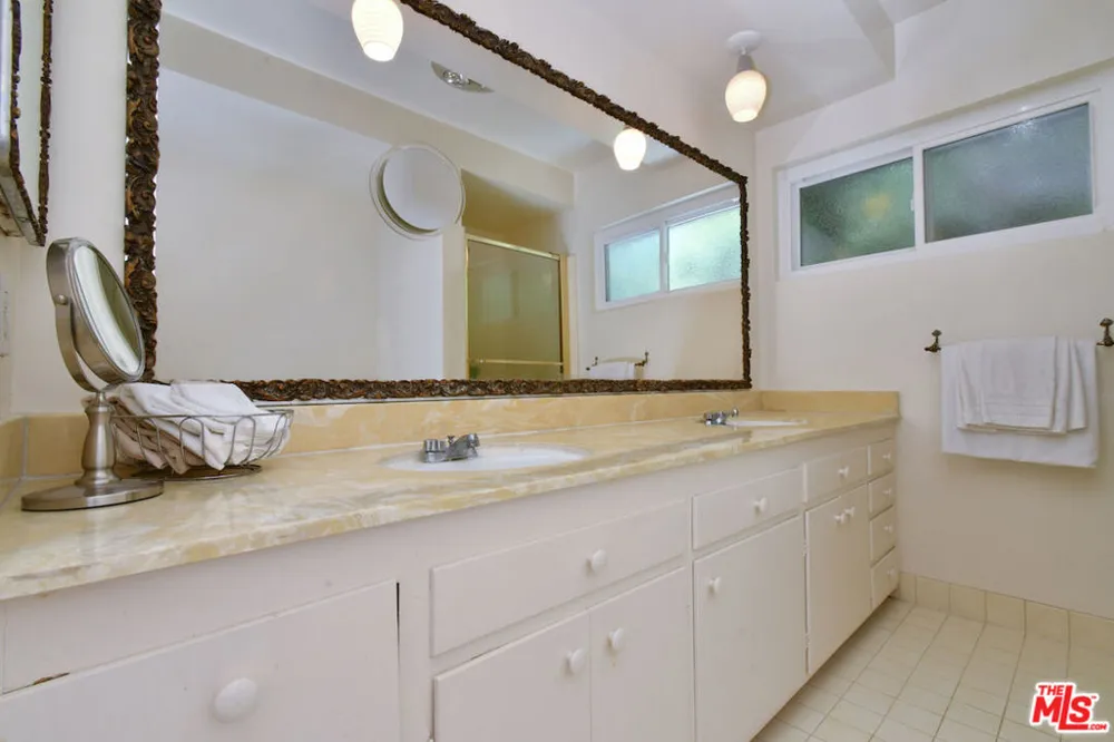 11944 Briarvale Lane Studio City, CA 91604