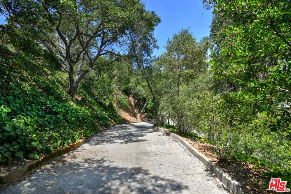 11944 Briarvale Lane Studio City, CA 91604