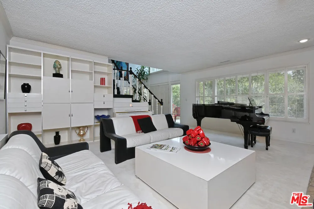 11944 Briarvale Lane Studio City, CA 91604