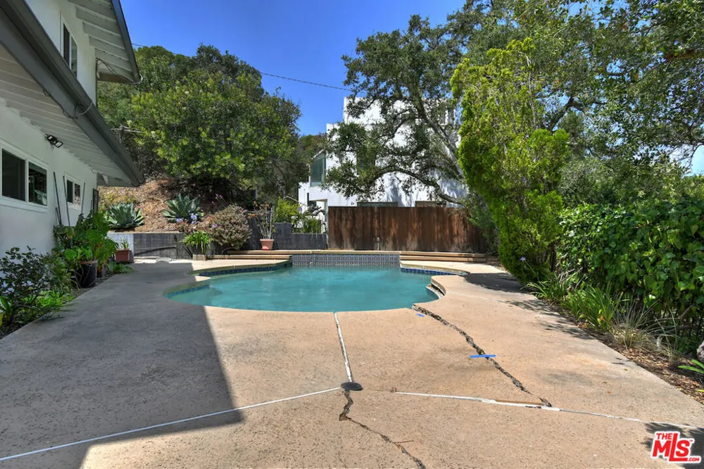 11944 Briarvale Lane Studio City, CA 91604