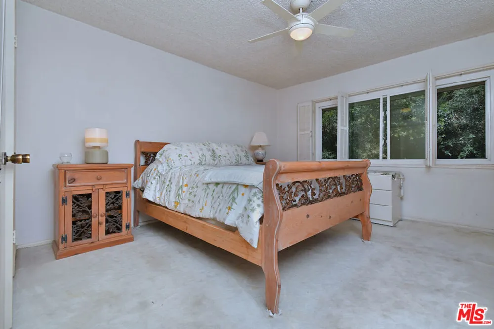 11944 Briarvale Lane Studio City, CA 91604