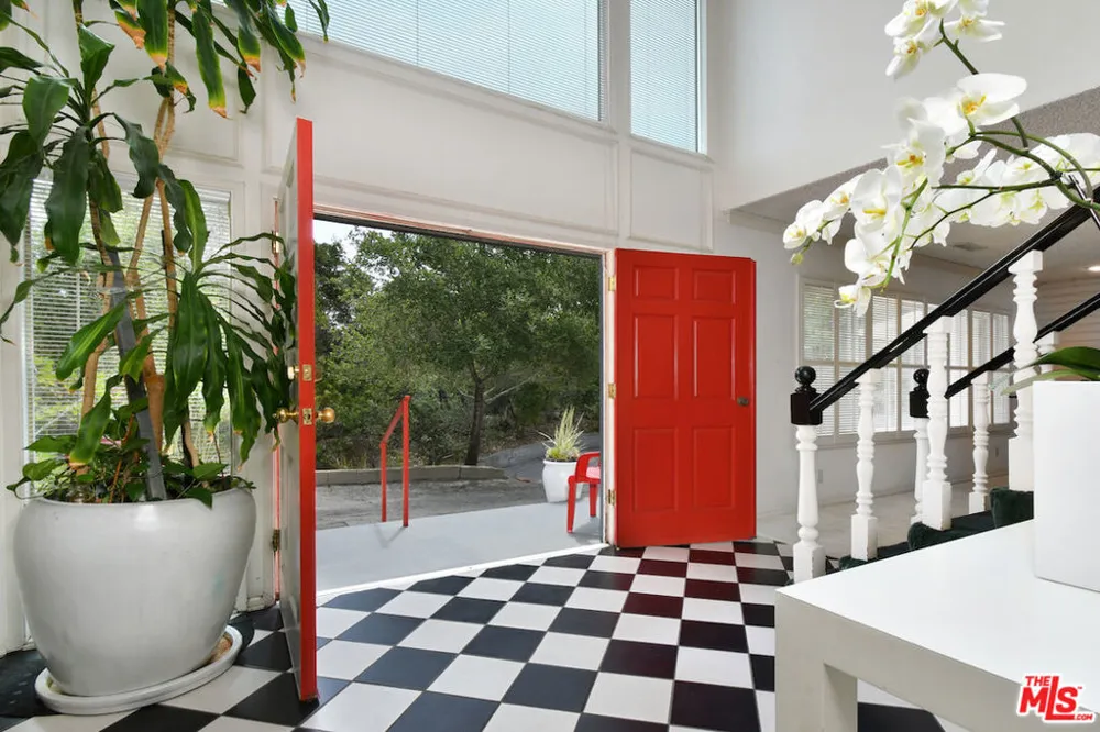 11944 Briarvale Lane Studio City, CA 91604
