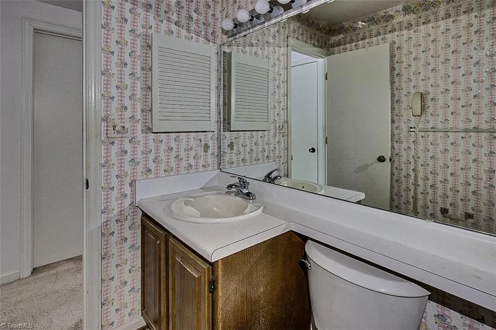 2855 Treestead Circle Greensboro, NC 27410
