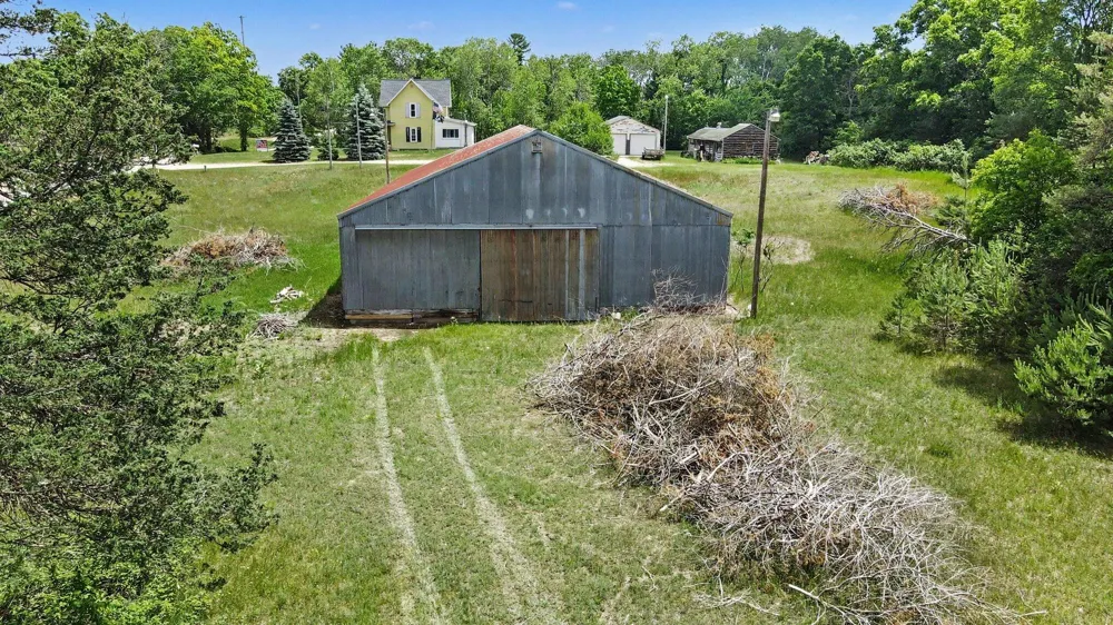 1672 E Croton Drive Newaygo, MI 49337
