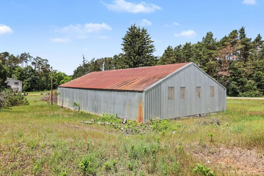 1672 E Croton Drive Newaygo, MI 49337