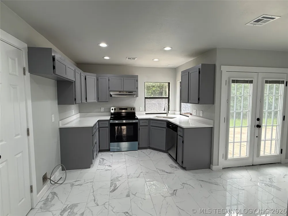 338 E 40th Street Sand Springs, OK 74063
