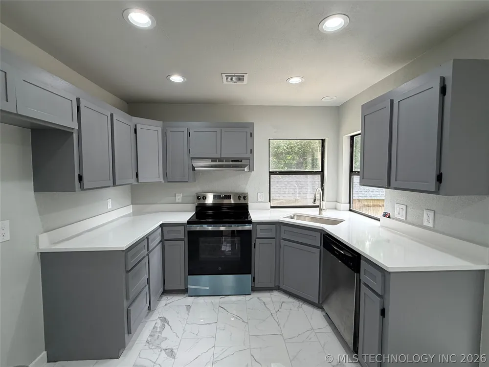 338 E 40th Street Sand Springs, OK 74063