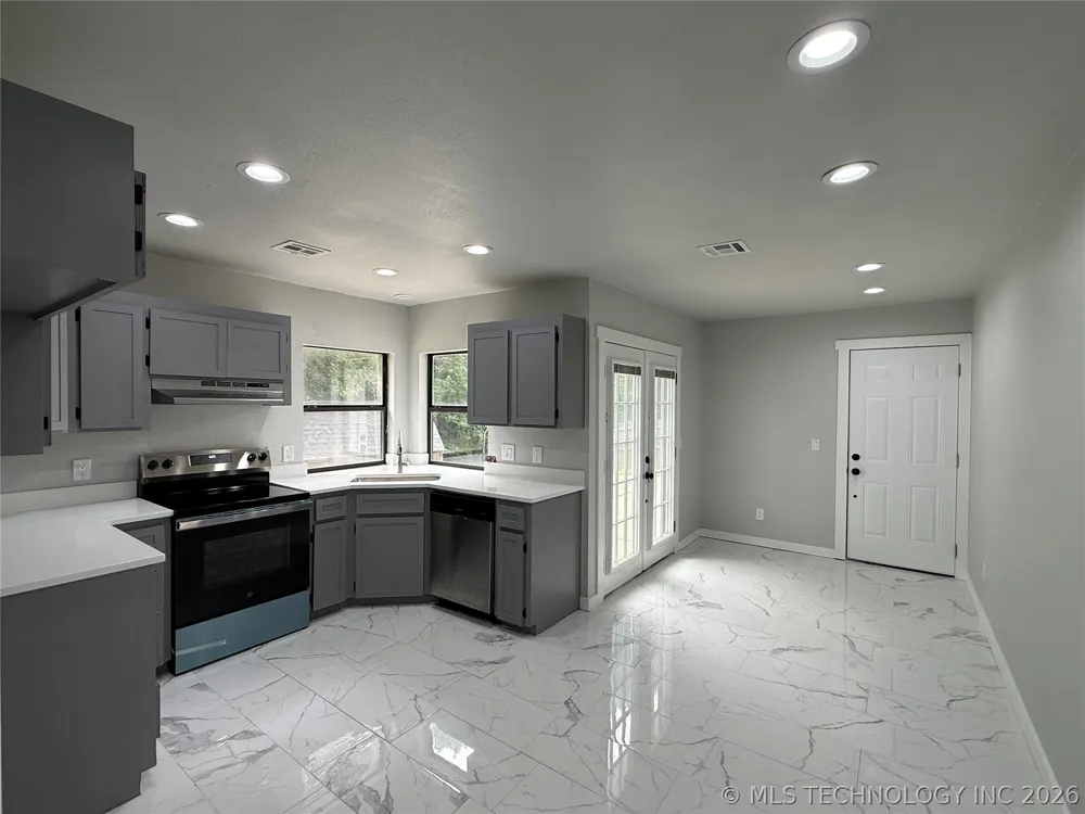 338 E 40th Street Sand Springs, OK 74063
