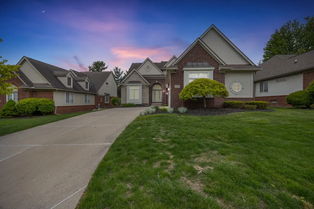 22273 Abington Drive Farmington Hills, MI 48335