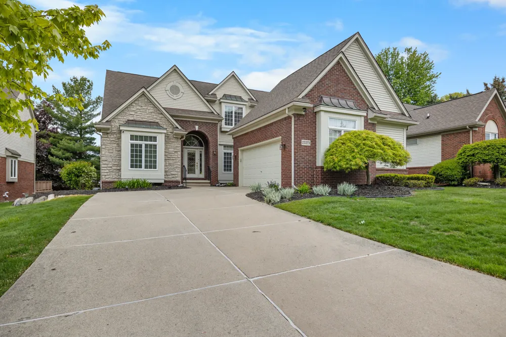 22273 Abington Drive Farmington Hills, MI 48335