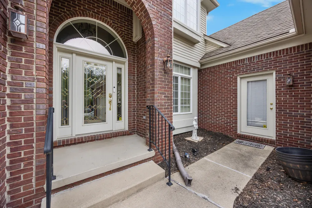 22273 Abington Drive Farmington Hills, MI 48335