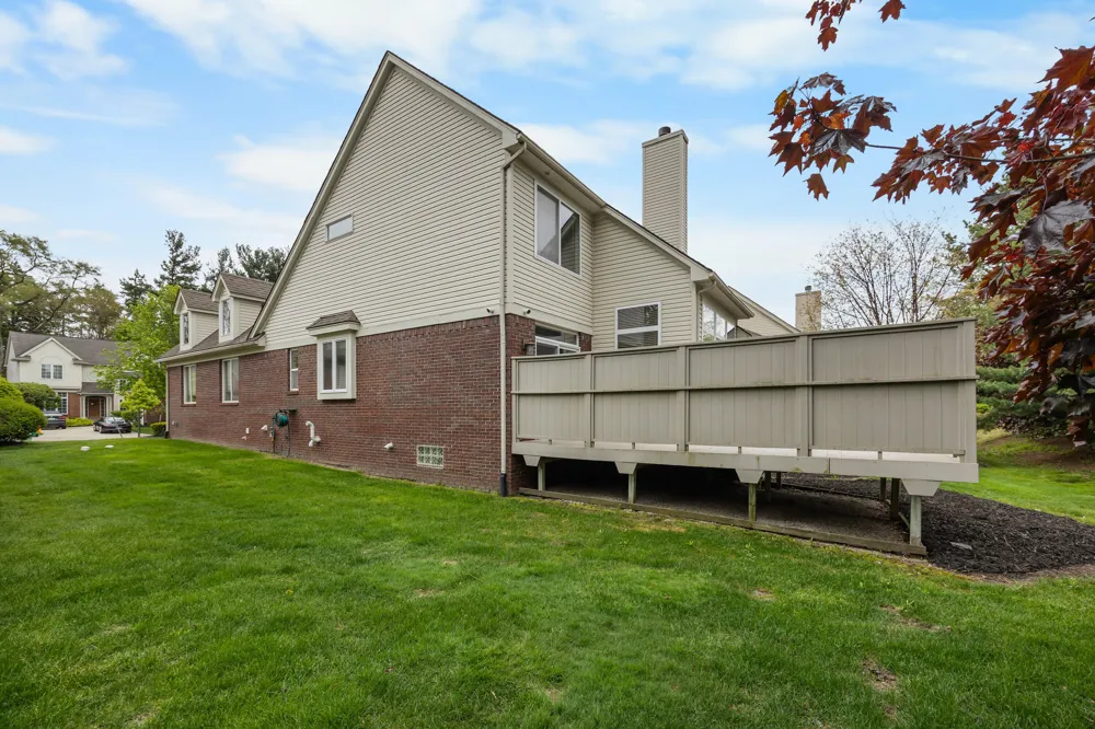 22273 Abington Drive Farmington Hills, MI 48335