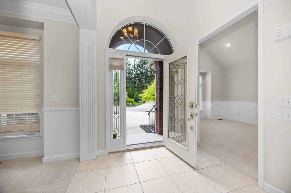 22273 Abington Drive Farmington Hills, MI 48335