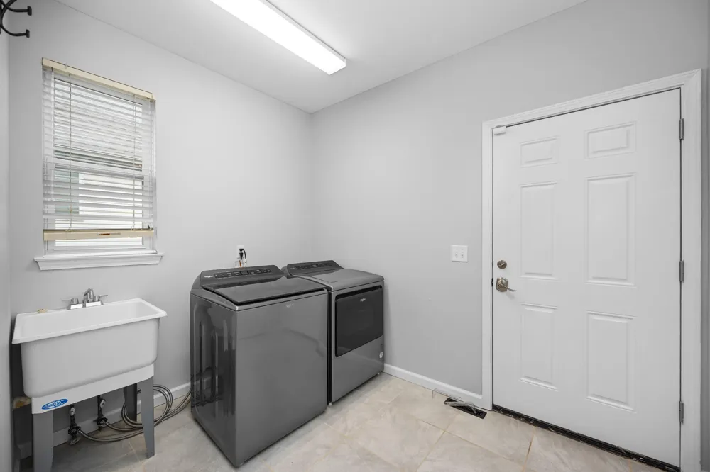 22273 Abington Drive Farmington Hills, MI 48335